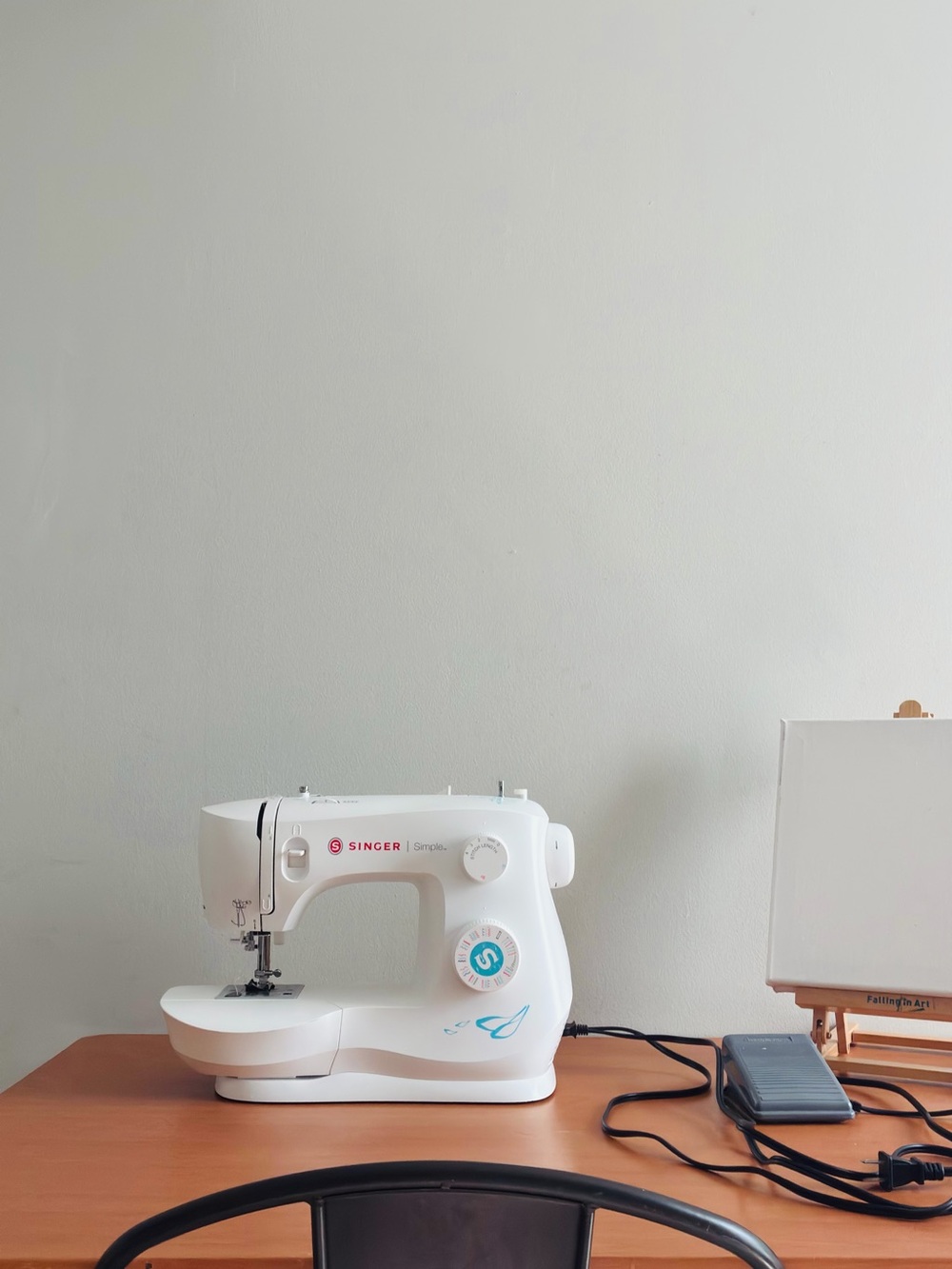 Singer 3337 -Simple White Compact Sewing Machine